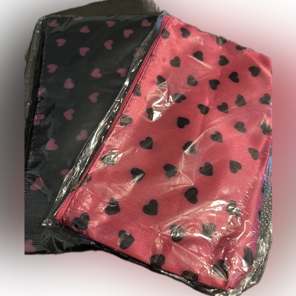 🌵. 2 Heart Pattern Cosmetic Bag Light Weight & Pouch W/ Zipper NWOT - Picture 2 of 4
